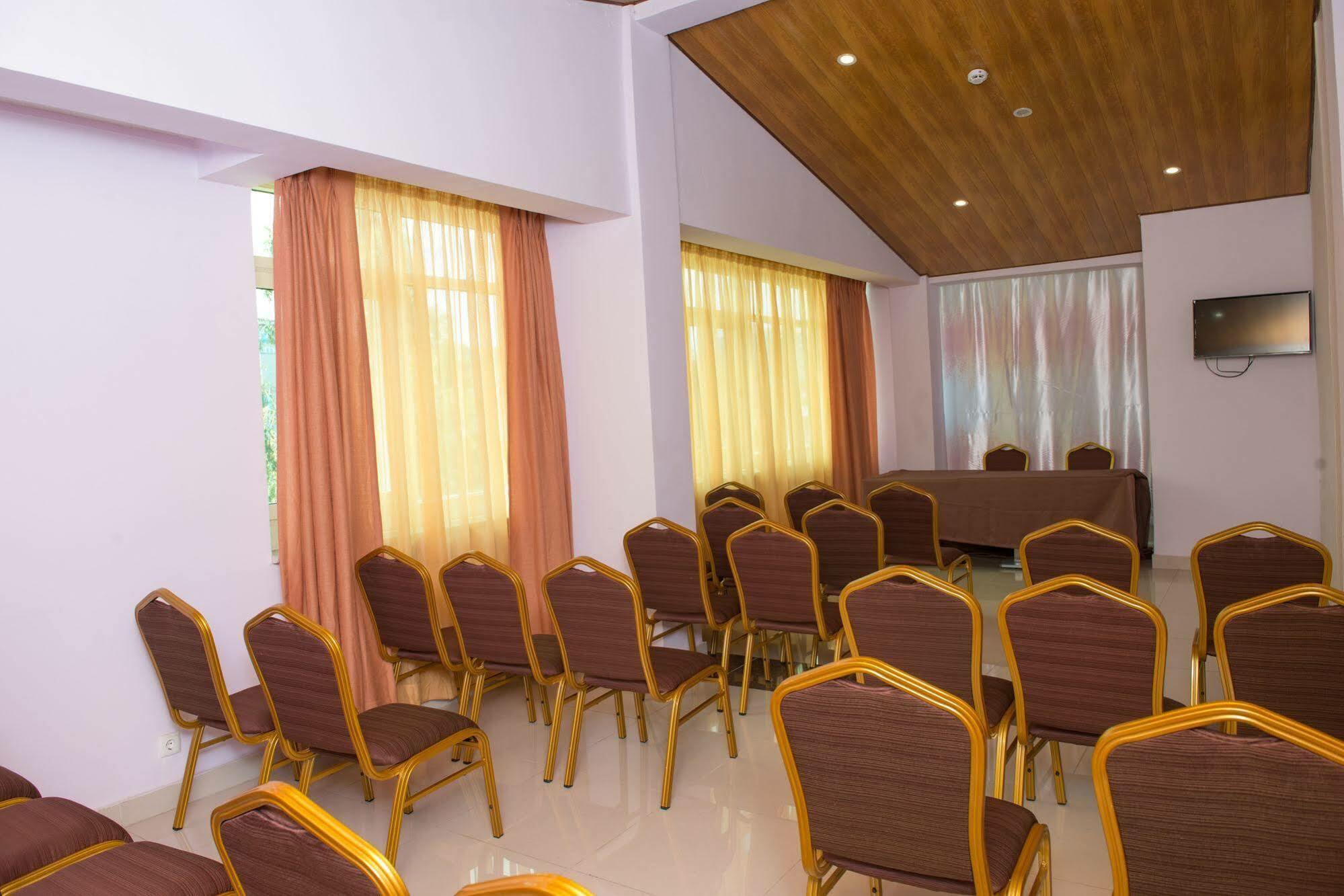 C Fun Addis Hotel ภายนอก รูปภาพ