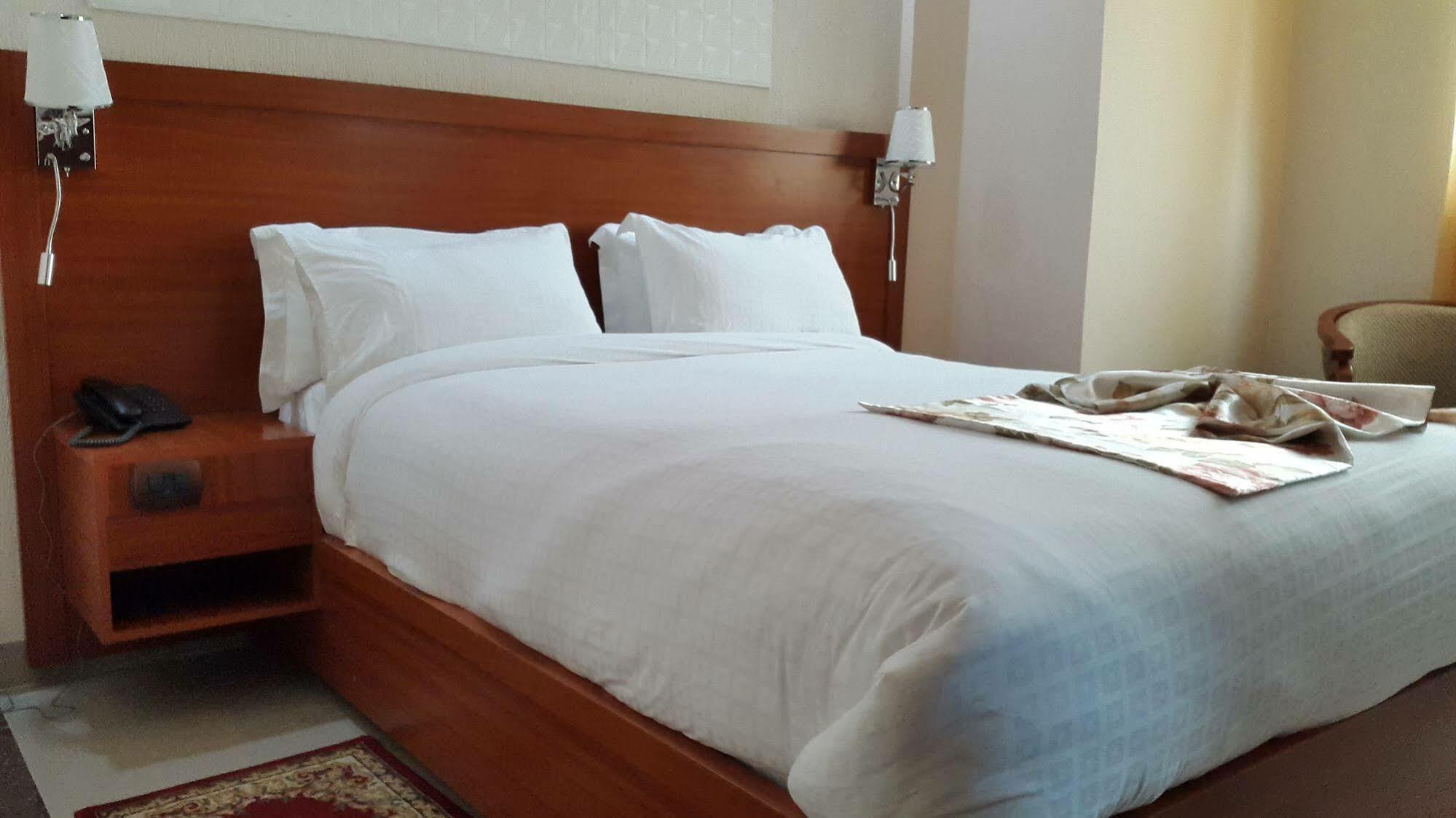 C Fun Addis Hotel ภายนอก รูปภาพ