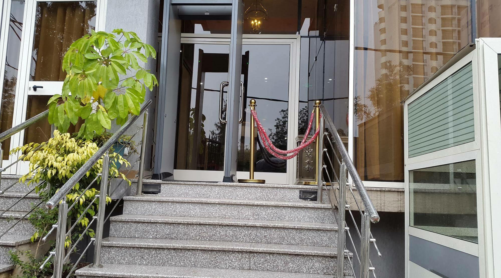 C Fun Addis Hotel ภายนอก รูปภาพ